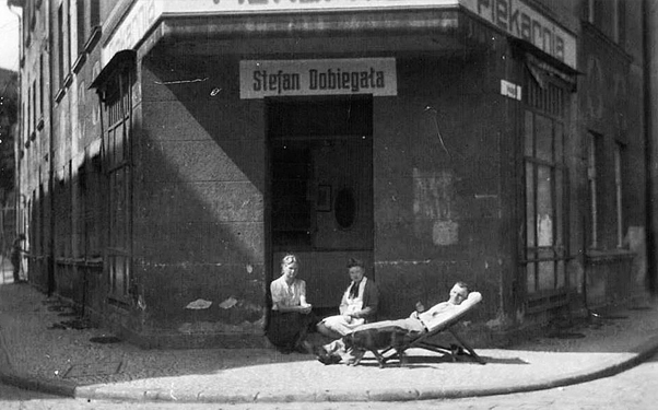 Piekarnia 1946 obecna ul. Mikołajska róg ul.Teatralnej dawniej ul. Dominikańska